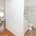 Houze Spacious Near Marques De Pombal